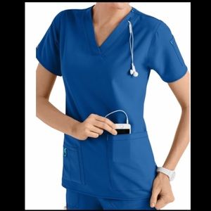 Carrhart XS women scrub set